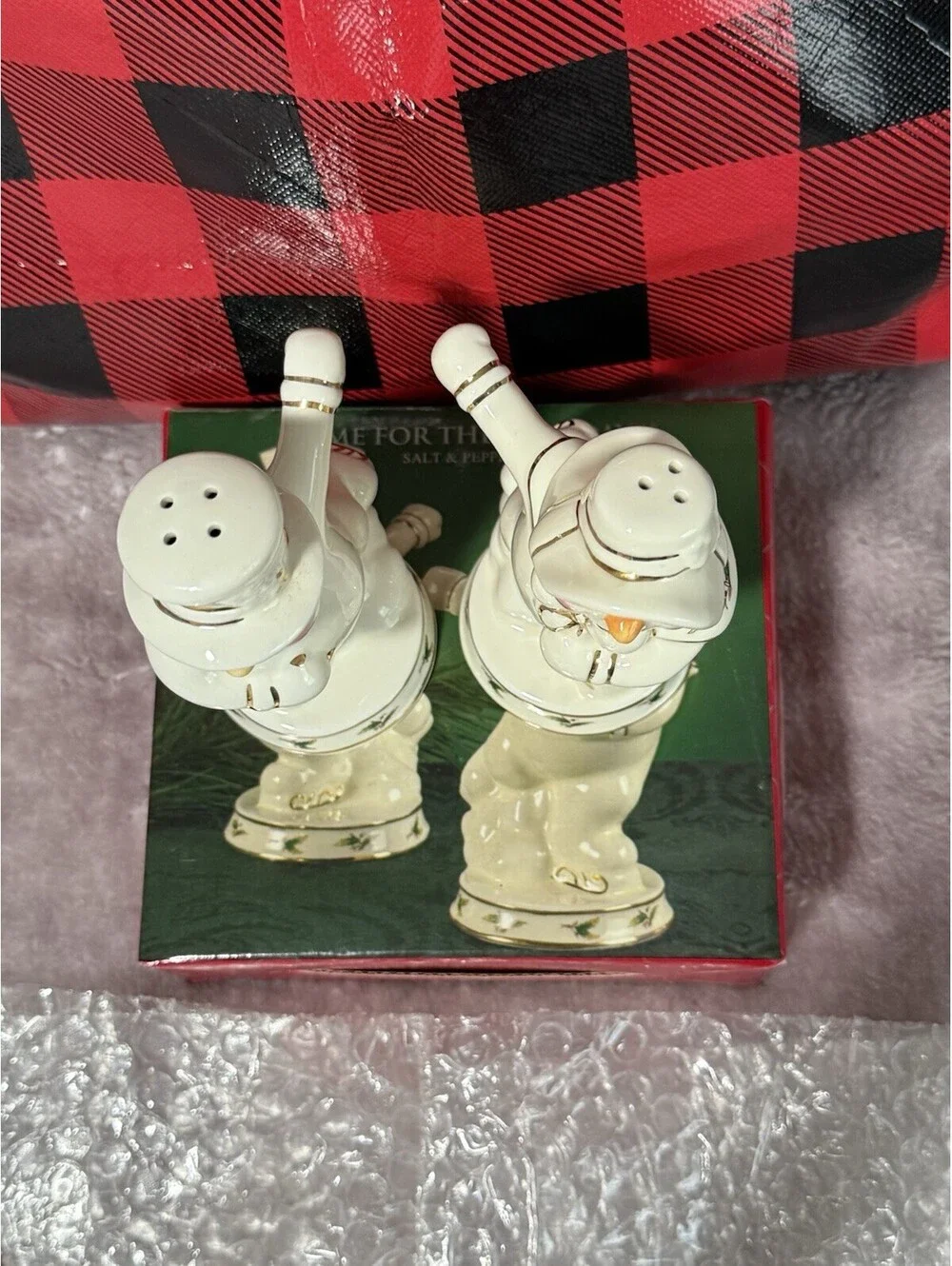 🎅🏻 Christmas Happy Holidays Salt And Paper Shaker Ice Skating Snowman Couple